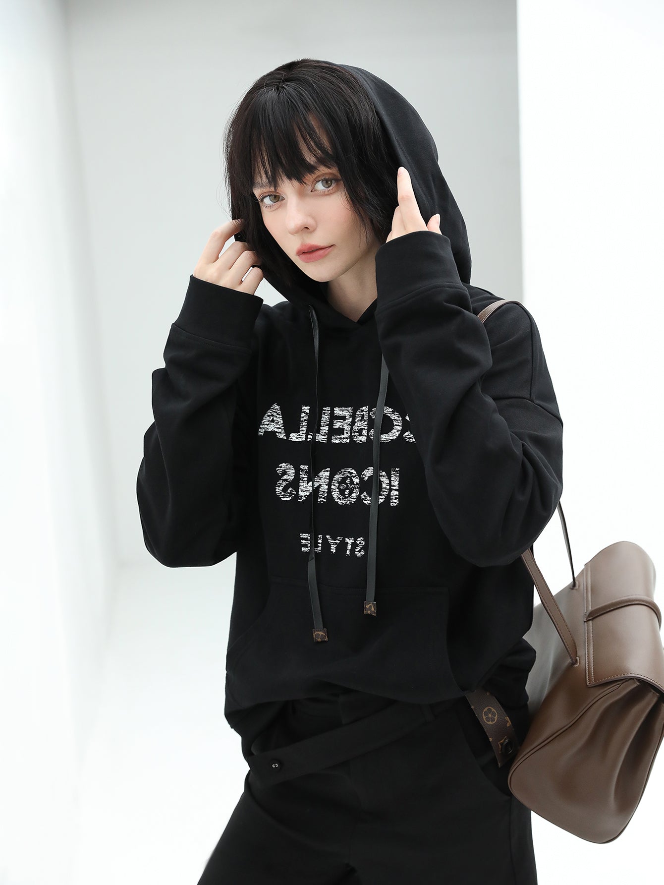 black-graphic-print-pullover-hoodie_all_black_3.jpg