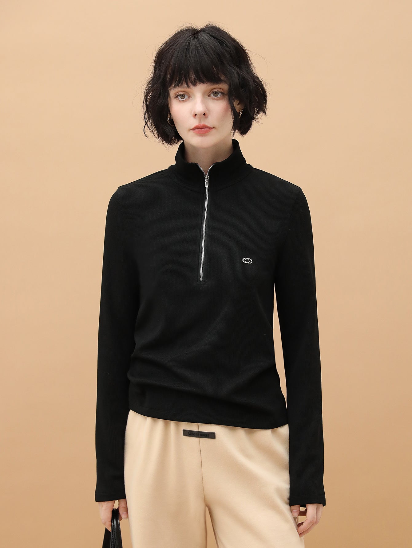 form-fitting-half-zip-knit-top-shirt_all_black_2.jpg