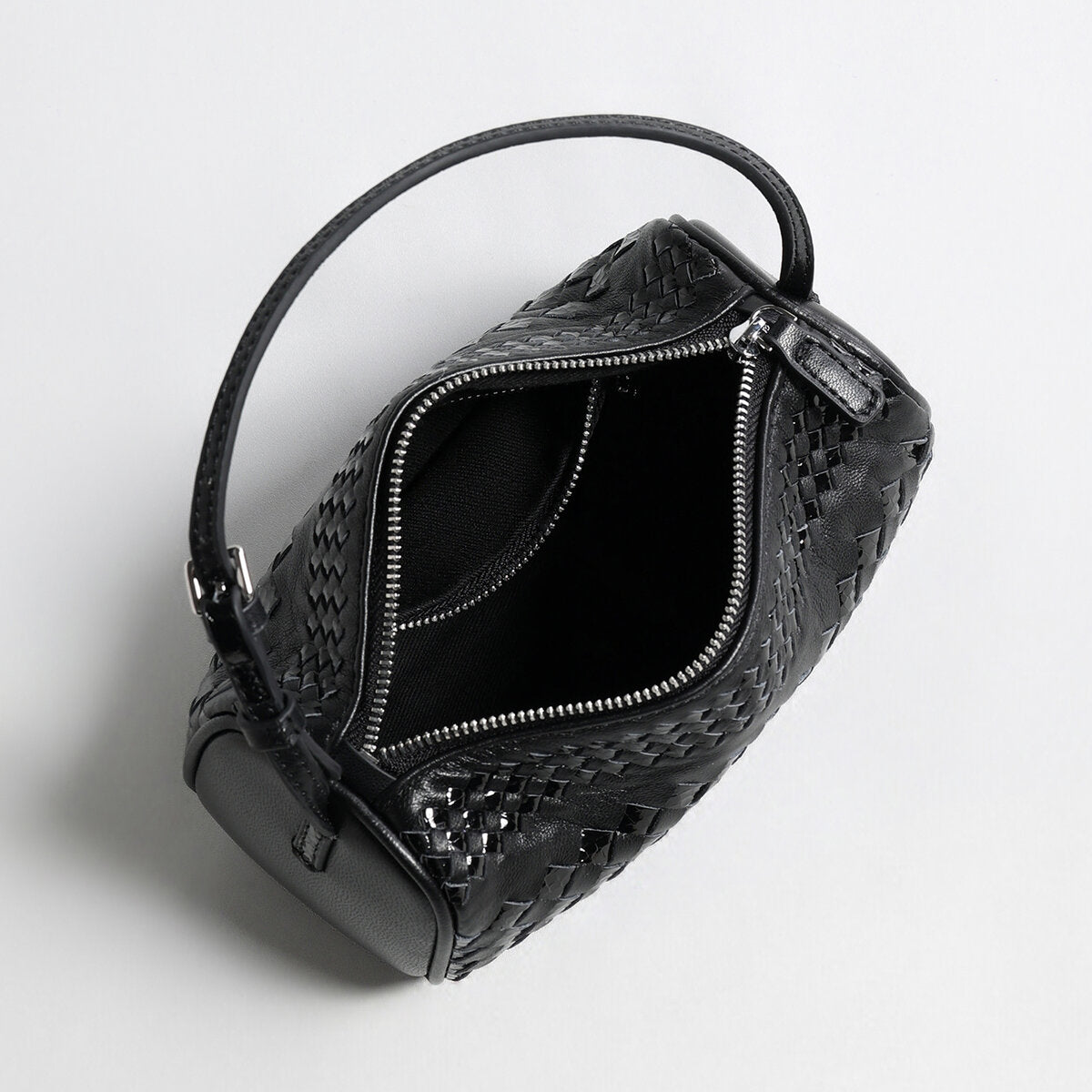 Hand-Woven Sheepskin Leather Cylinder Bag – Two-Tone Intrecciato Barrel with Adjustable Strap