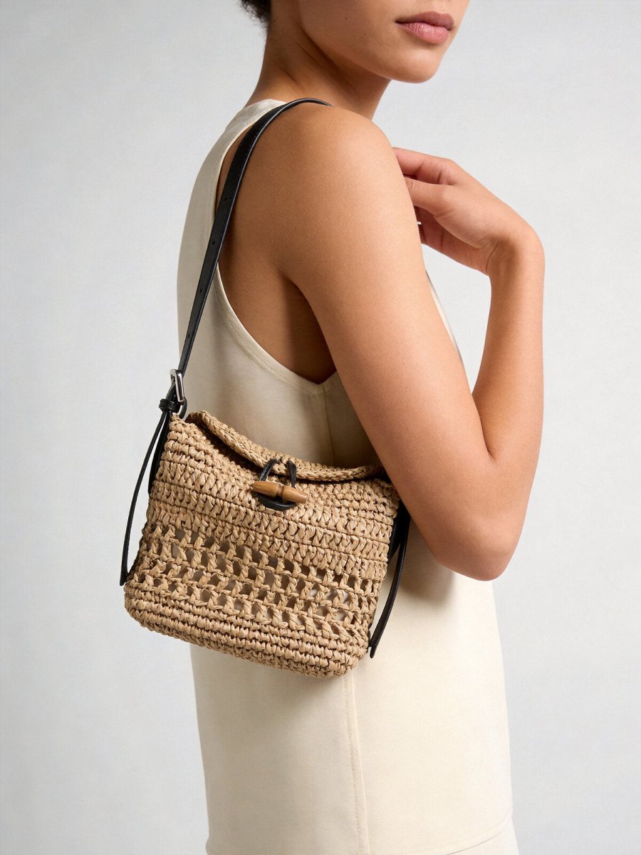 Handwoven Raffia Hobo Bag – Wooden Toggle Closure & Adjustable Leather Strap