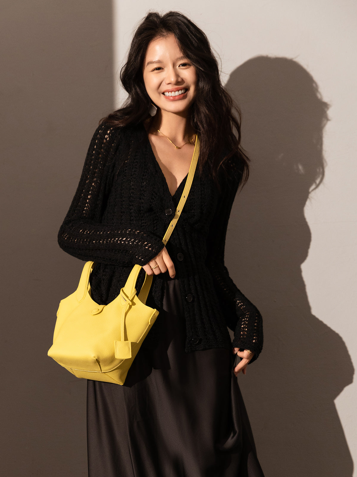 playful-leather-bucket-bag_yellow_7.jpg
