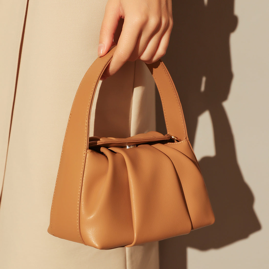 ruched-leather-handbag_brown_2.jpg