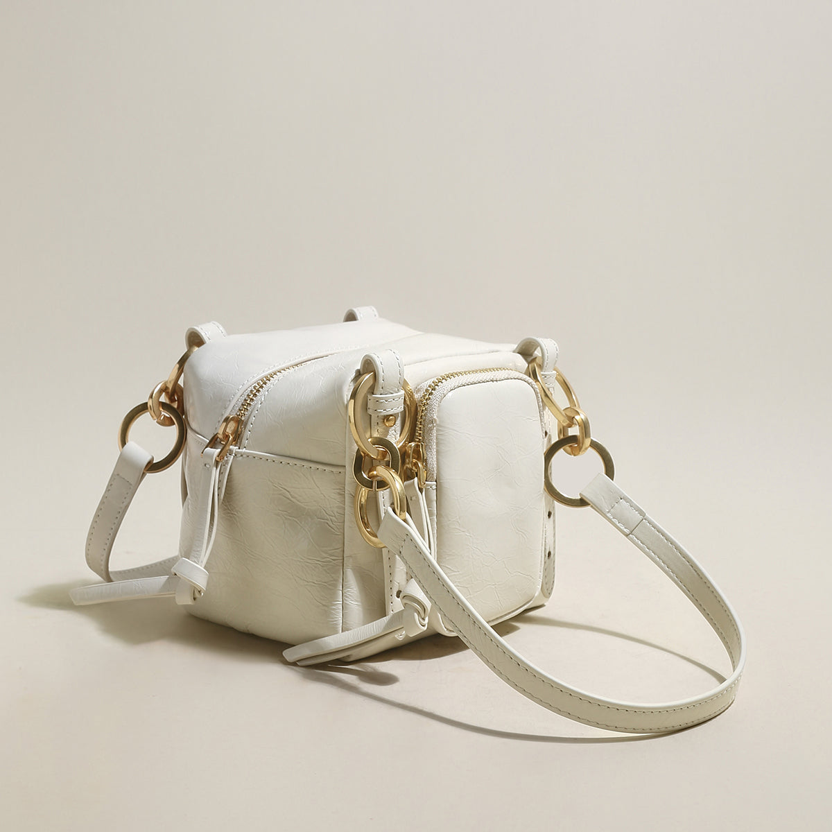 two-way-shiny-wrinkled-leather-shoulder-bag_small_white_2.jpg