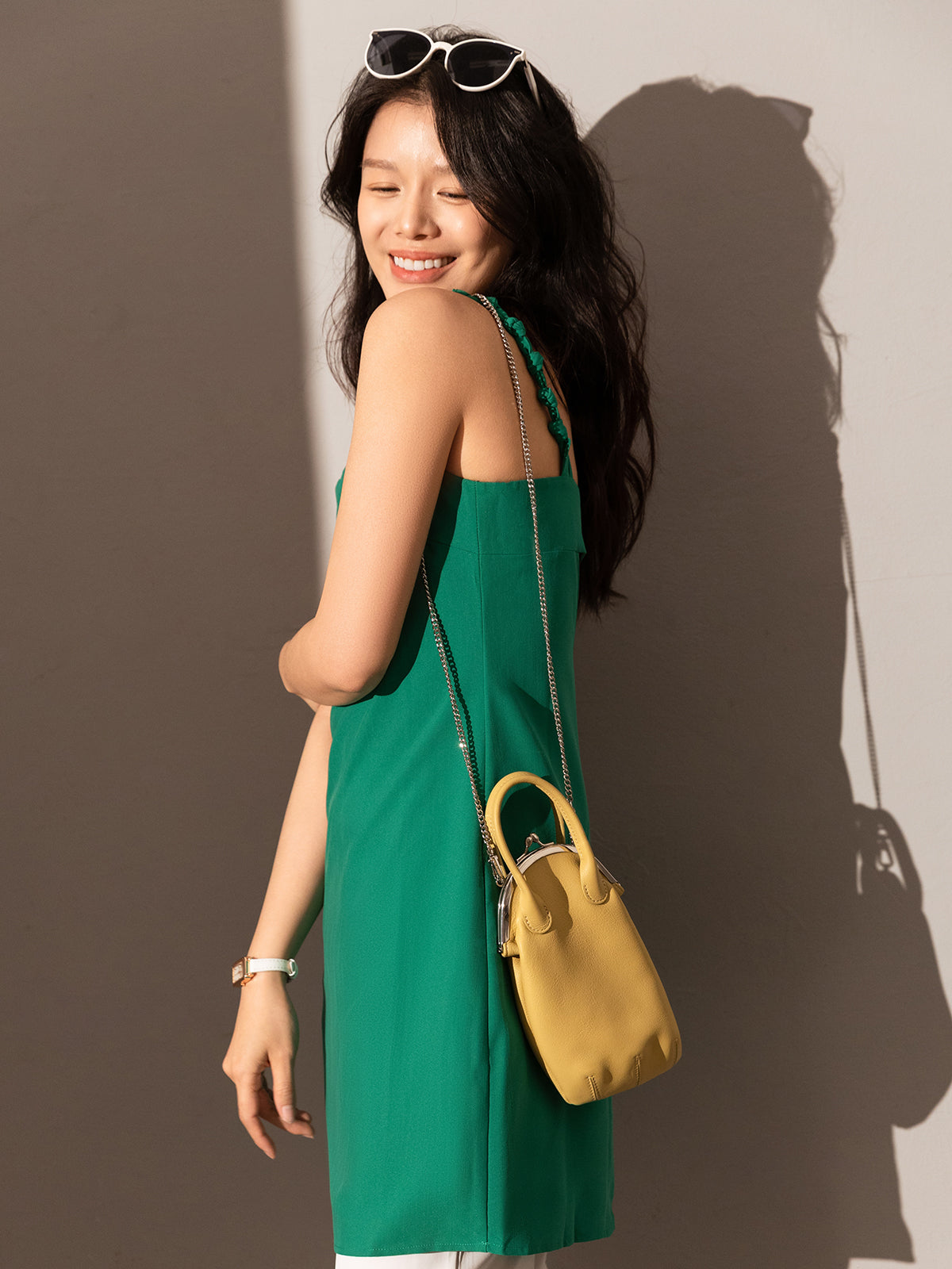 whimsical-gourd-leather-ball-clasp-top-handle-bag_yellow_5.jpg