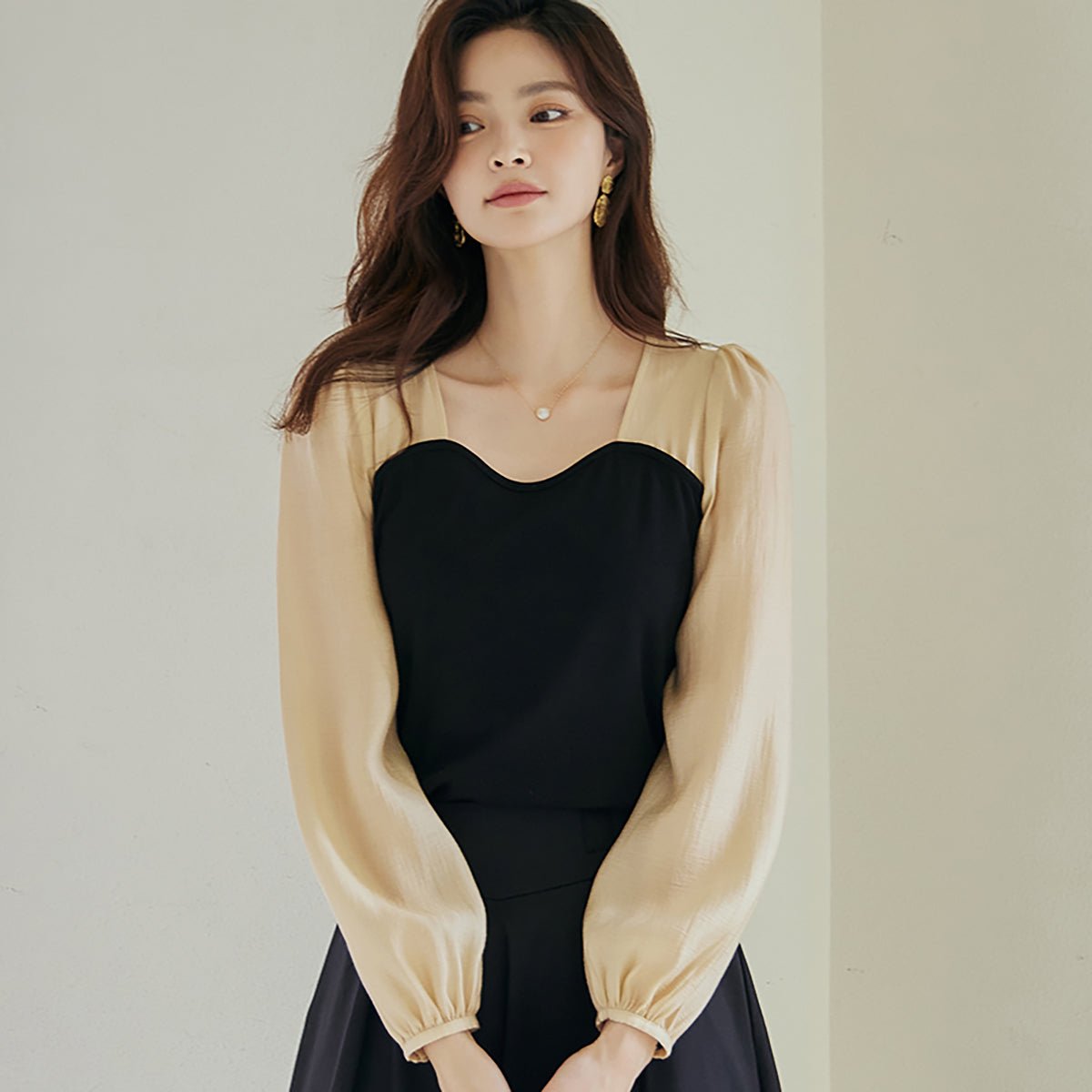 Black Two Tone Lantern Sleeve Blouse   0cm