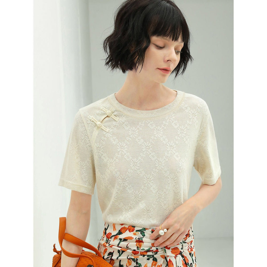 Flower Jacquard Knot Buckle Shoulder Knitted Ivory Tee - 0cm