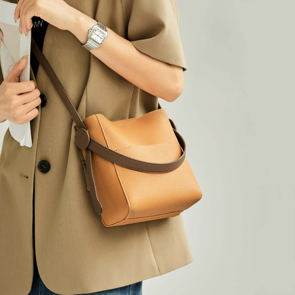 alexa-daily-leather-bucket-bag_brown_7.jpg