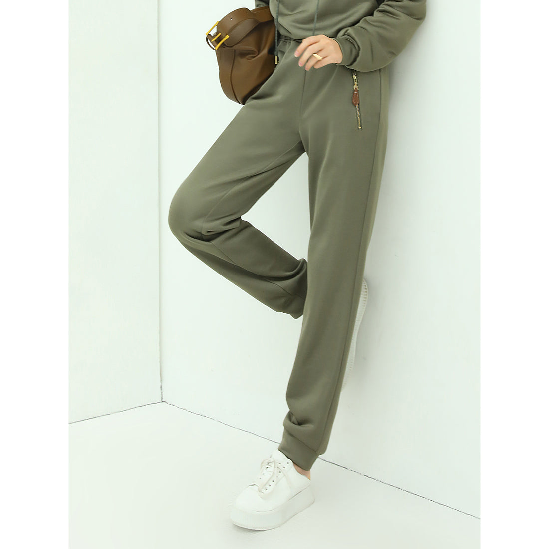 athletic-green-sweater-pants-with-zip-pocket-details_all_green_2.jpg