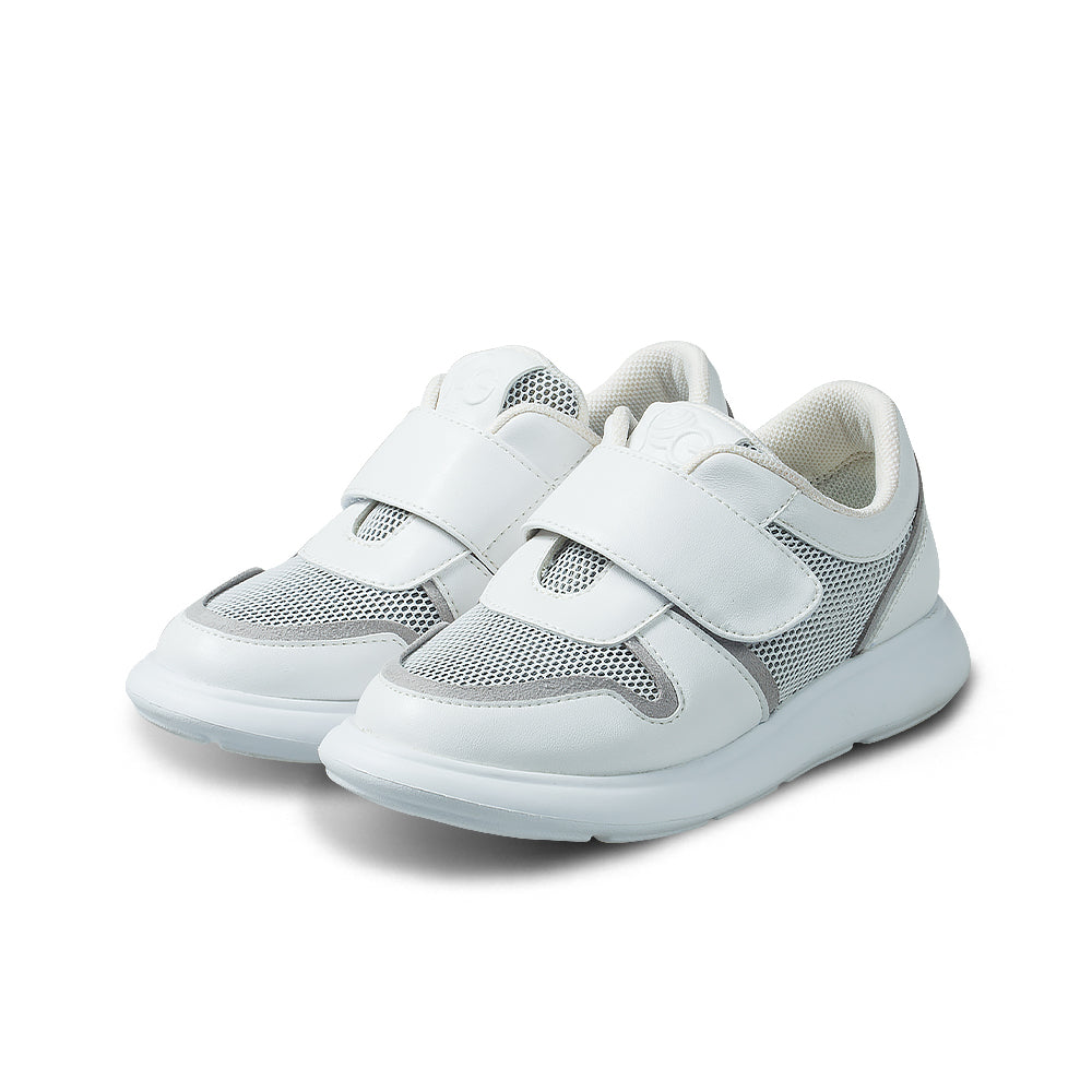 avery-extra-lightweight-kids-sneakers_all_white_2.jpg