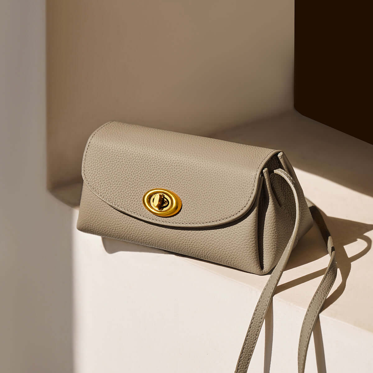 baguette twist lock leather shoulder bag khaki 4