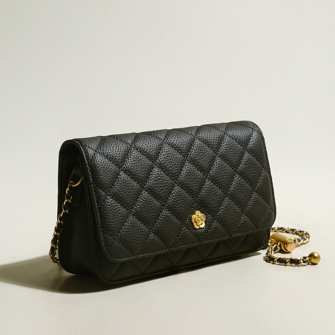 black-quilted-bag-with-golden-cylinder-chain-straps_black_2.jpg