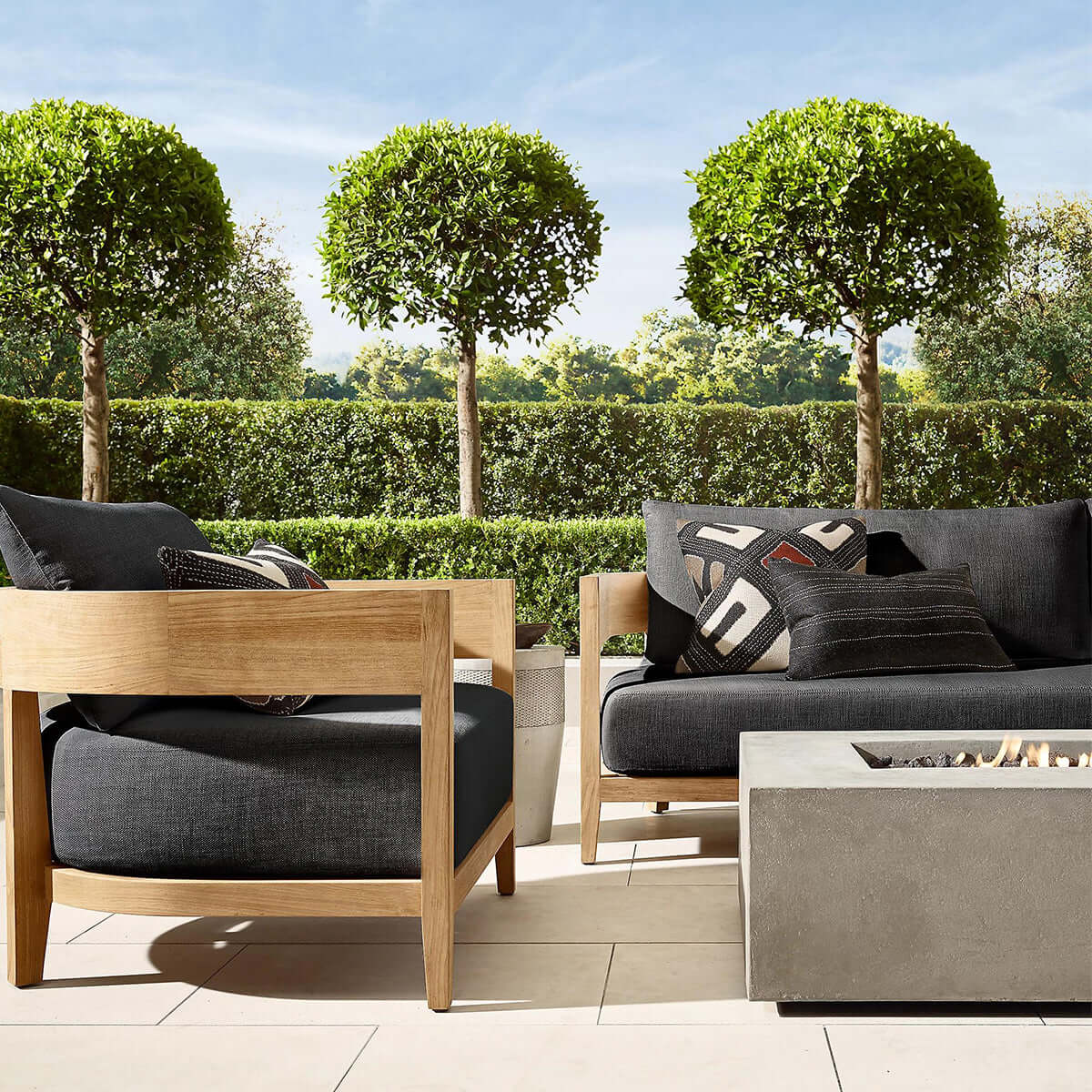 bruce - outdoor - sofa_three - seater_black_1.JPG
