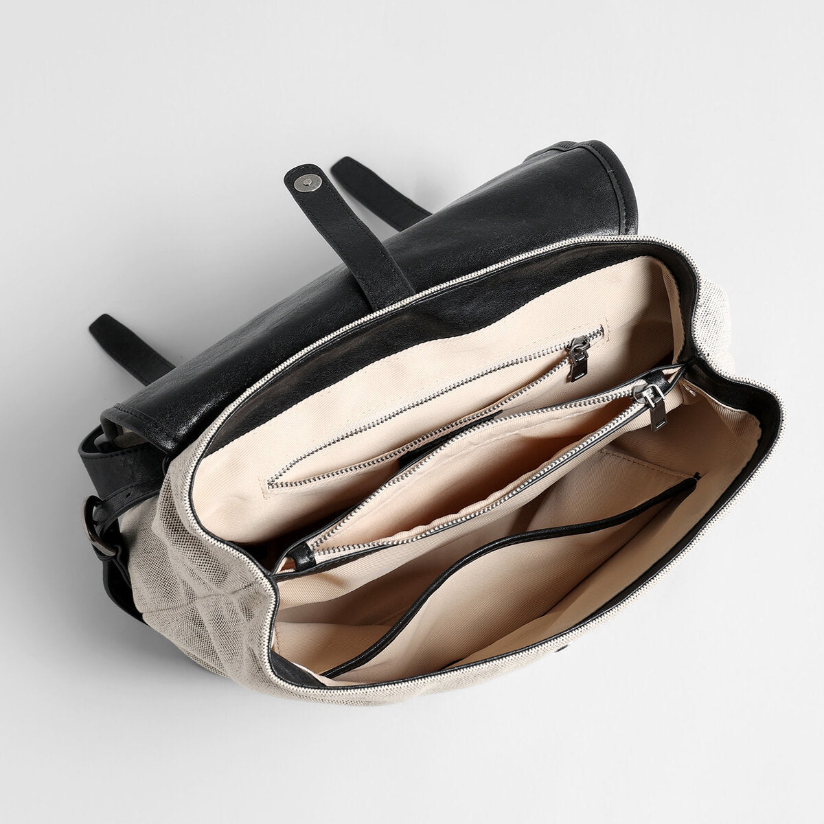 Canvas Flap Backpack – Large-Capacity Structured Daypack with Leather Trim