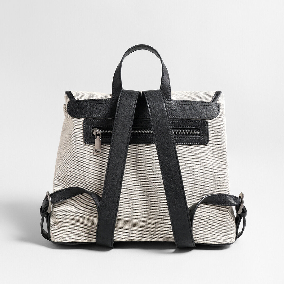 Canvas Flap Backpack – Large-Capacity Structured Daypack with Leather Trim