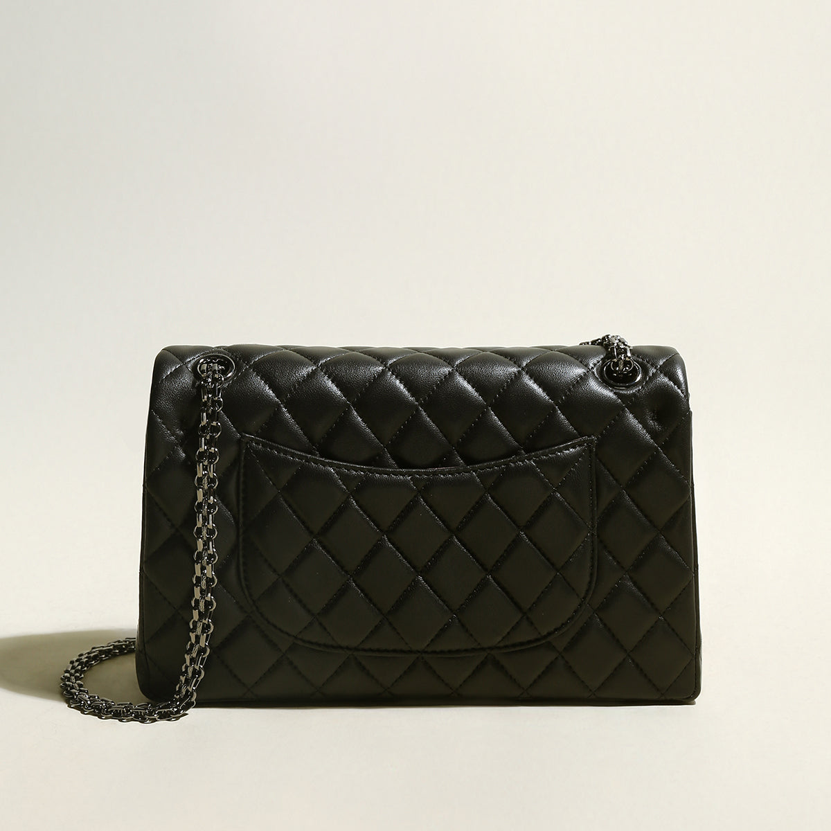 capacious-black-quilted-bag-with-metallic-chain-straps_black_3.jpg