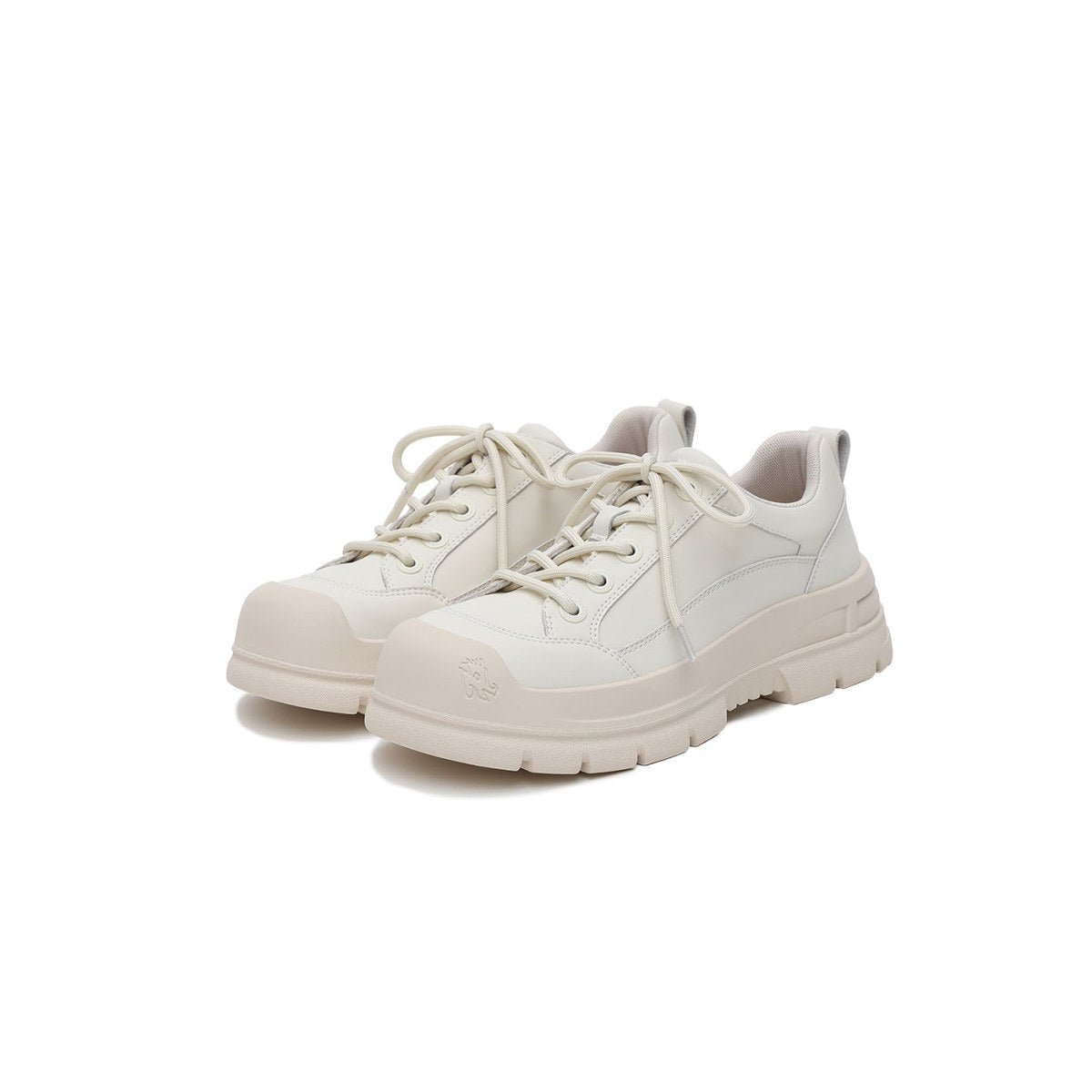 casual low top sneakers all white 3
