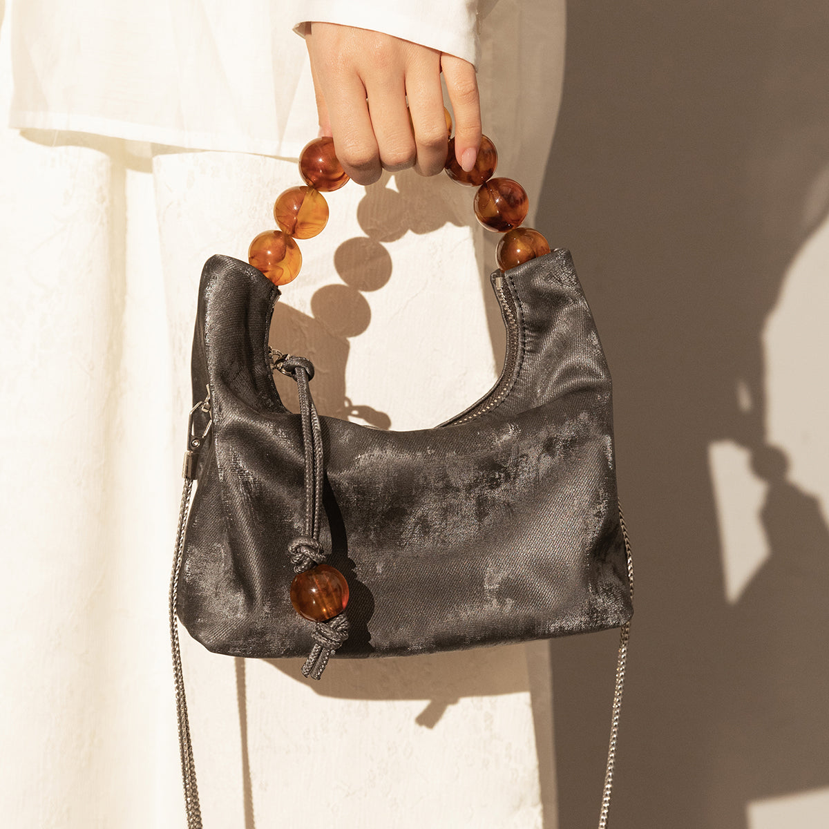charming-beaded-handle-leather-bag_black_2.jpg