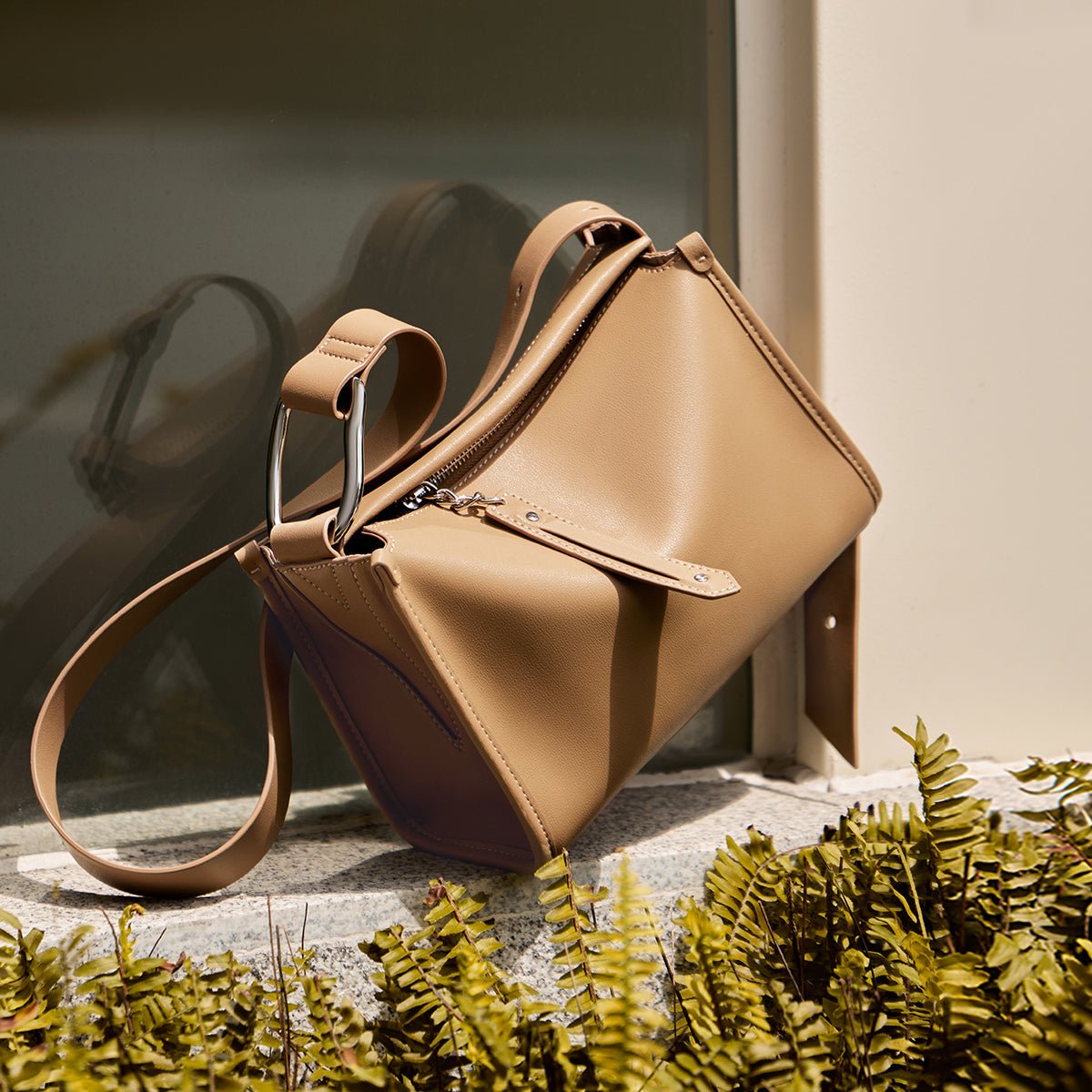 Classic Grace Leather Shoulder Bag