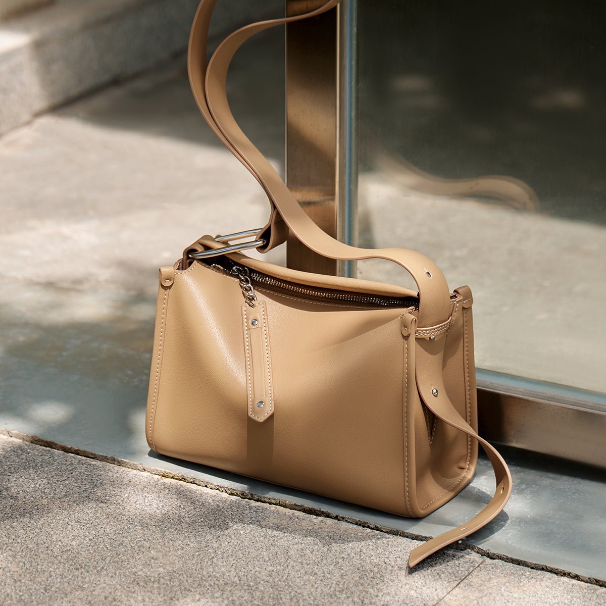 Classic Grace Leather Shoulder Bag