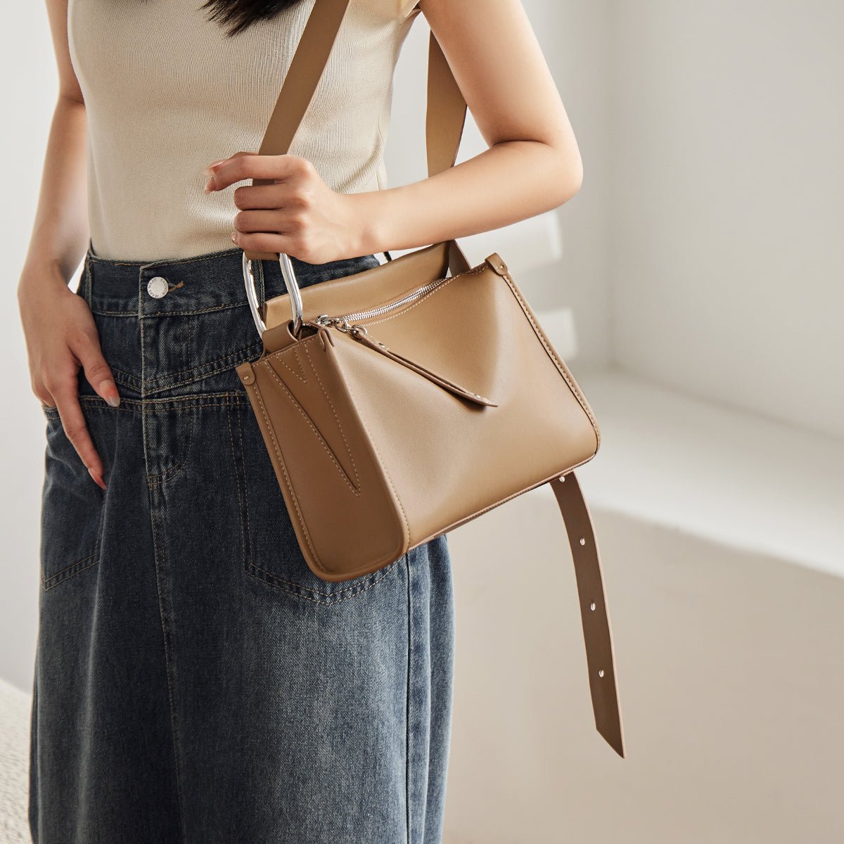 Classic Grace Leather Shoulder Bag