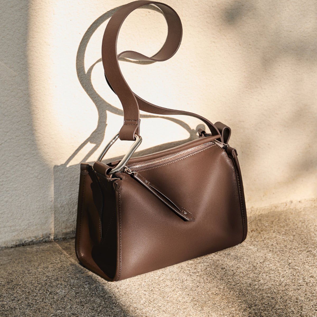 Classic Grace Leather Shoulder Bag