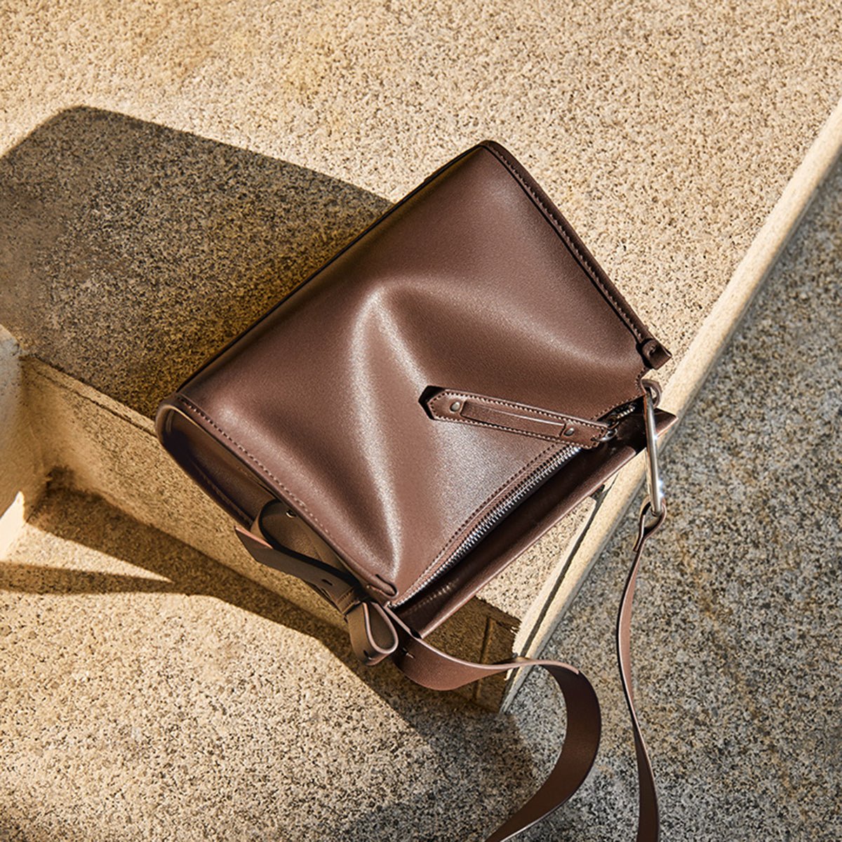 Classic Grace Leather Shoulder Bag