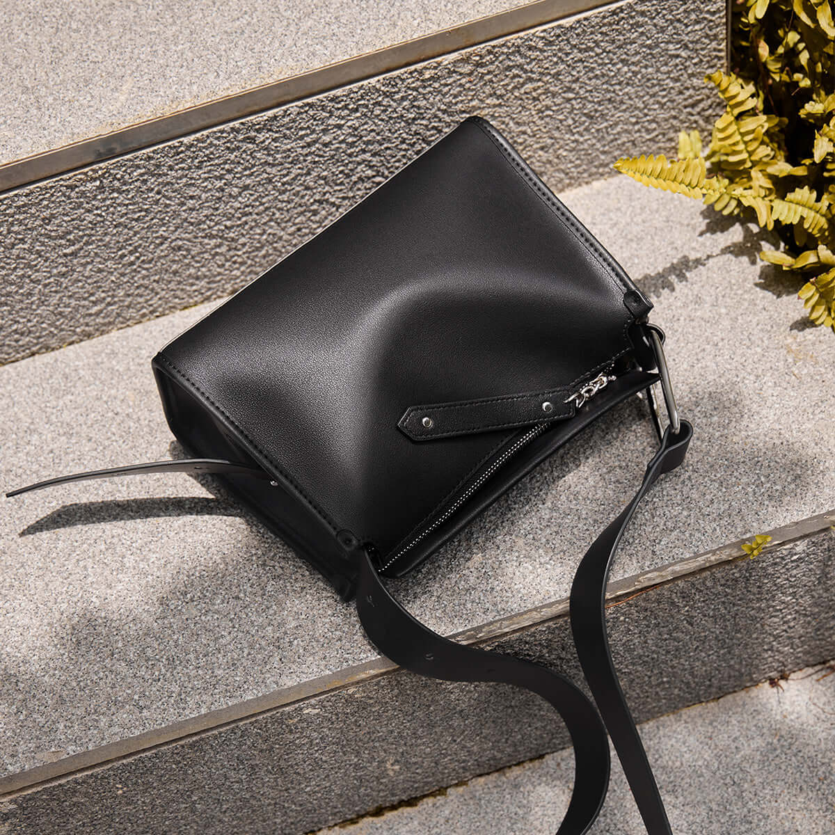 classic grace shoulder bag black 2