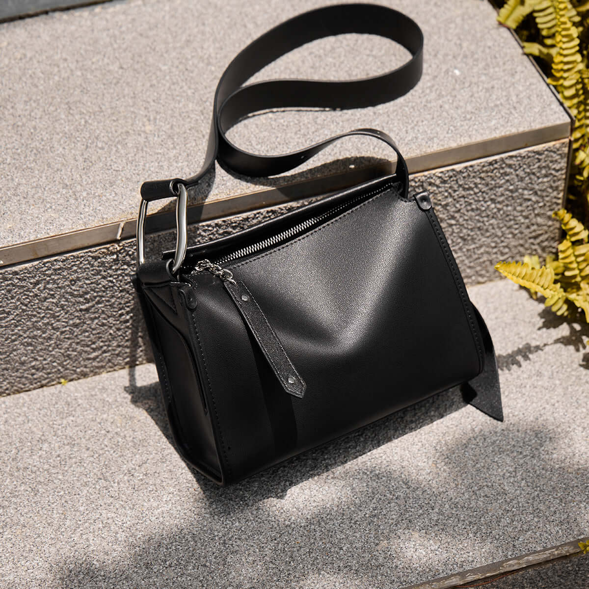 classic grace shoulder bag black 3