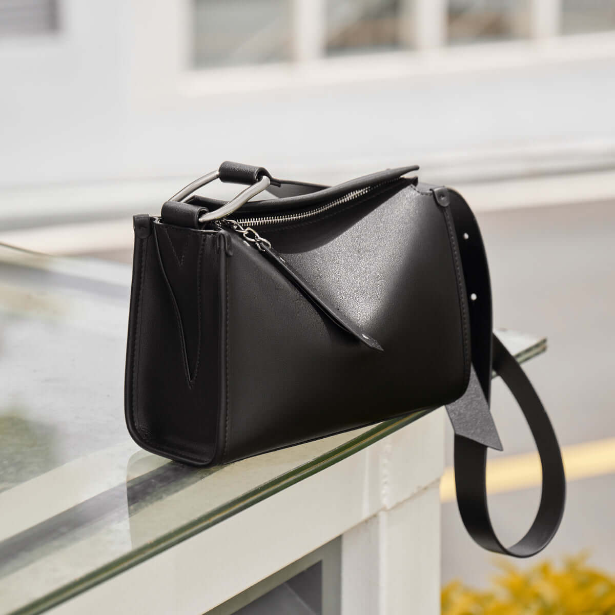 classic grace shoulder bag black 4