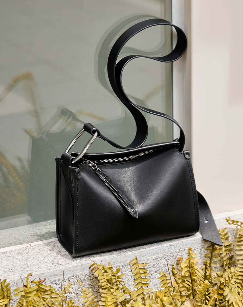 classic grace shoulder bag black 5