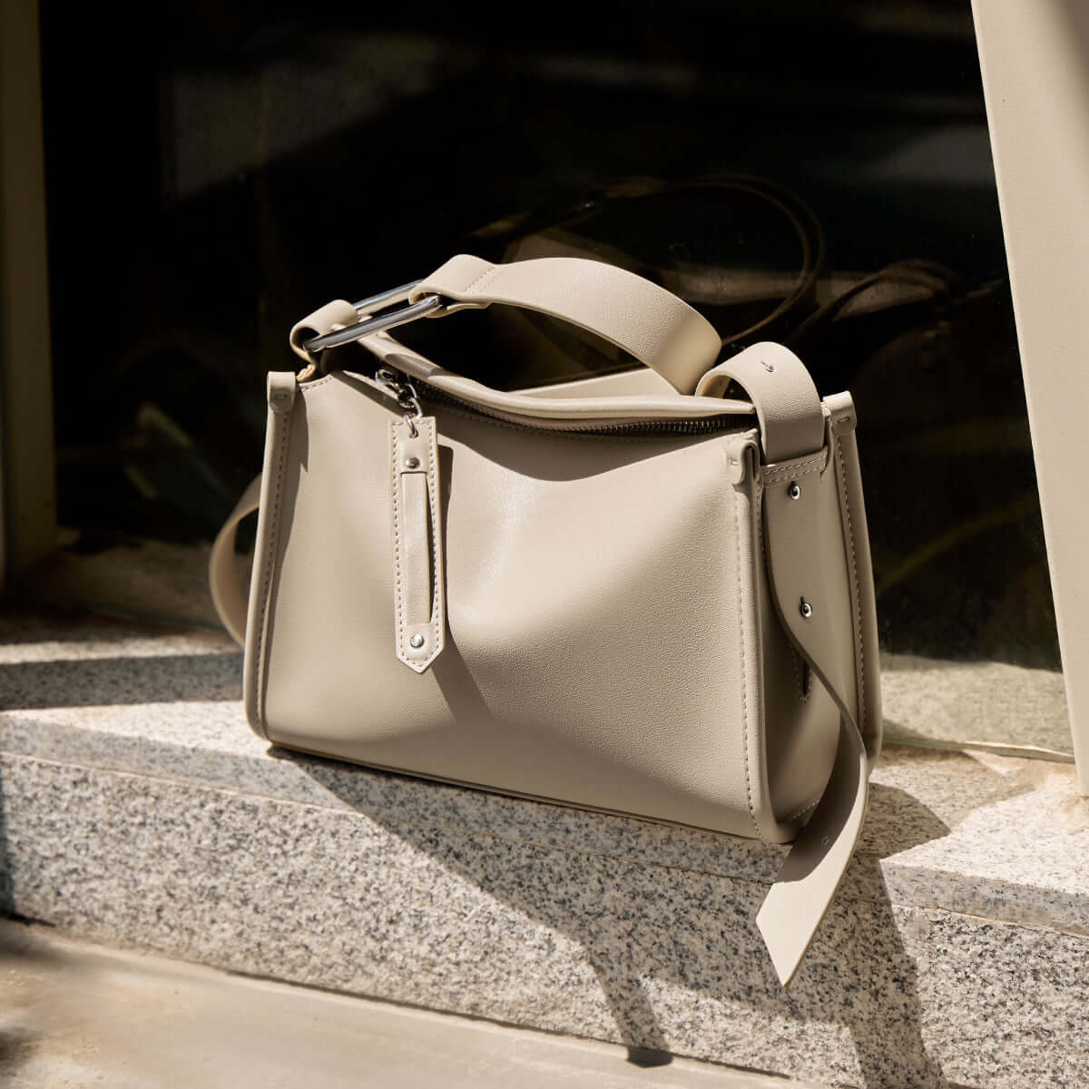 classic-grace-shoulder-bag_khaki_2.jpg