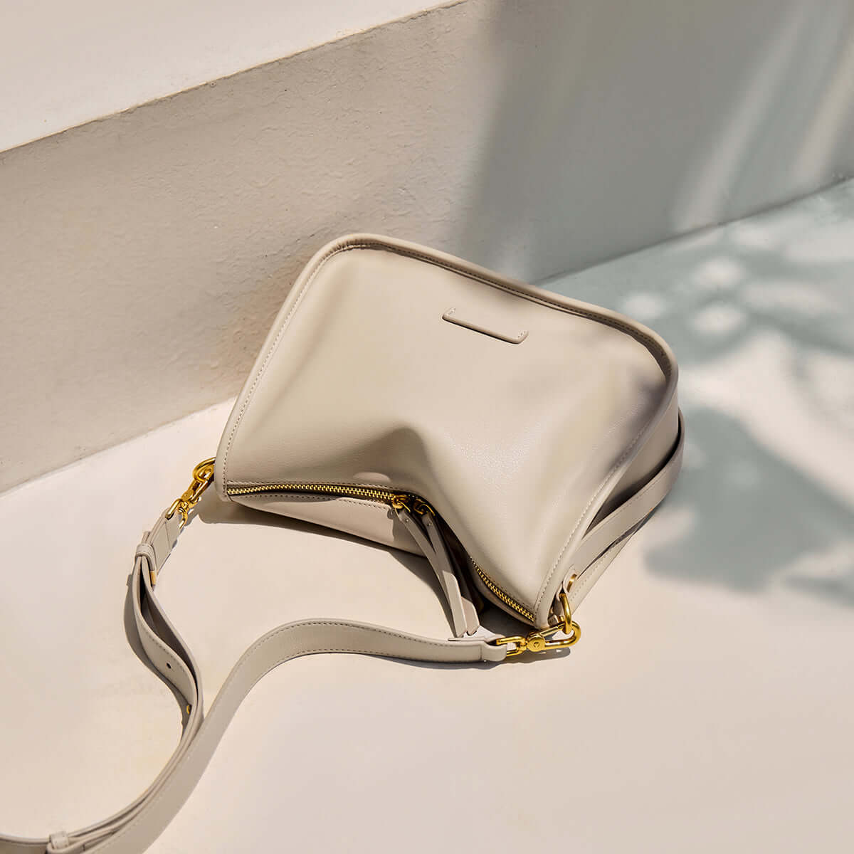 classic julie leather shoulder bag beige 5