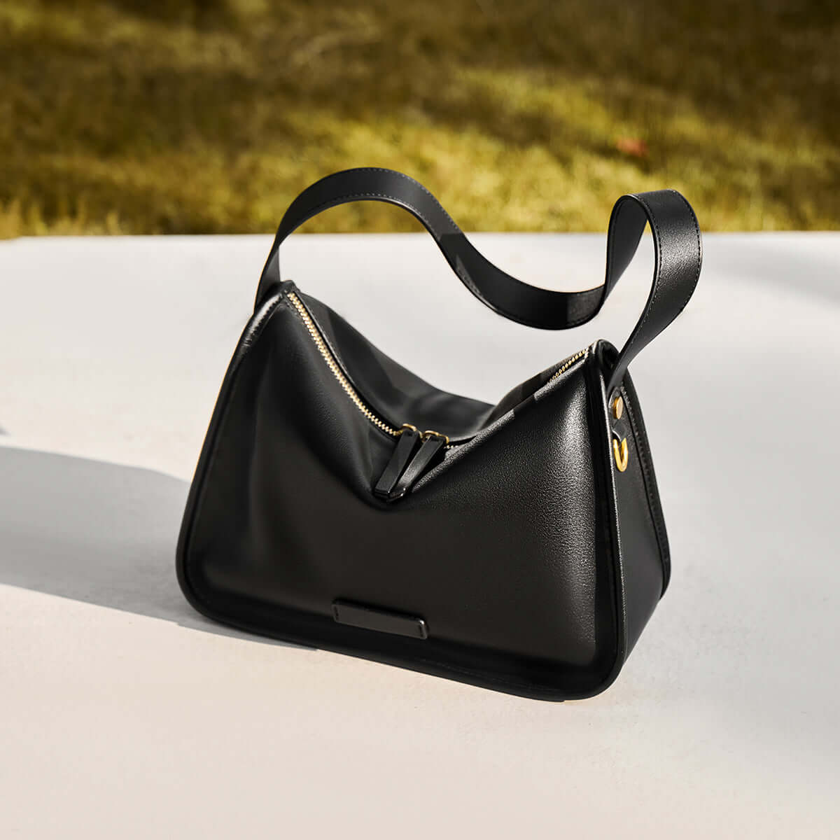 classic julie leather shoulder bag black 2