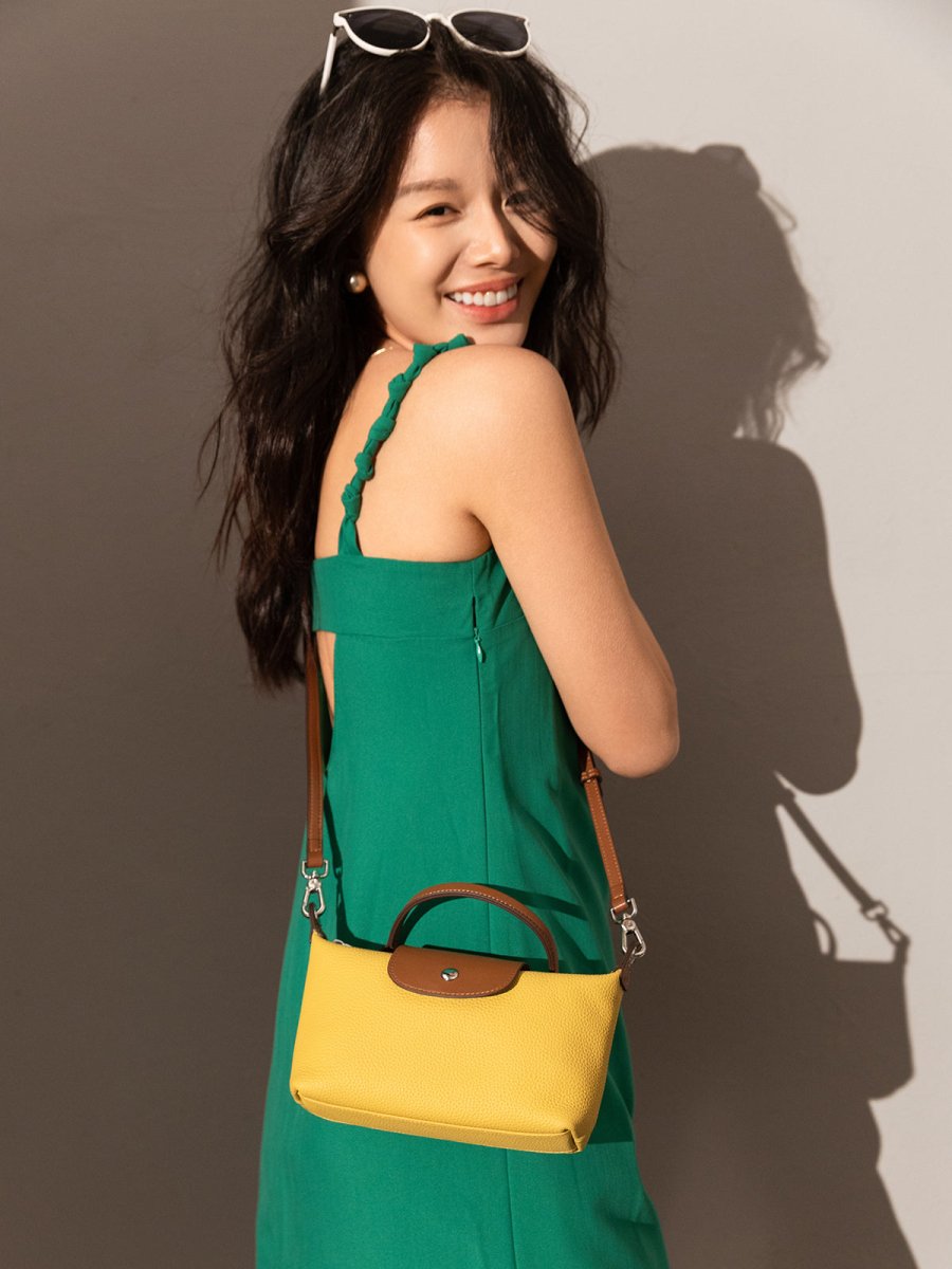 Classic Waterproof Pouch Top Handle Bag – Pebbled Leather Mini Tote with Contrasting Trim & Convertible Strap