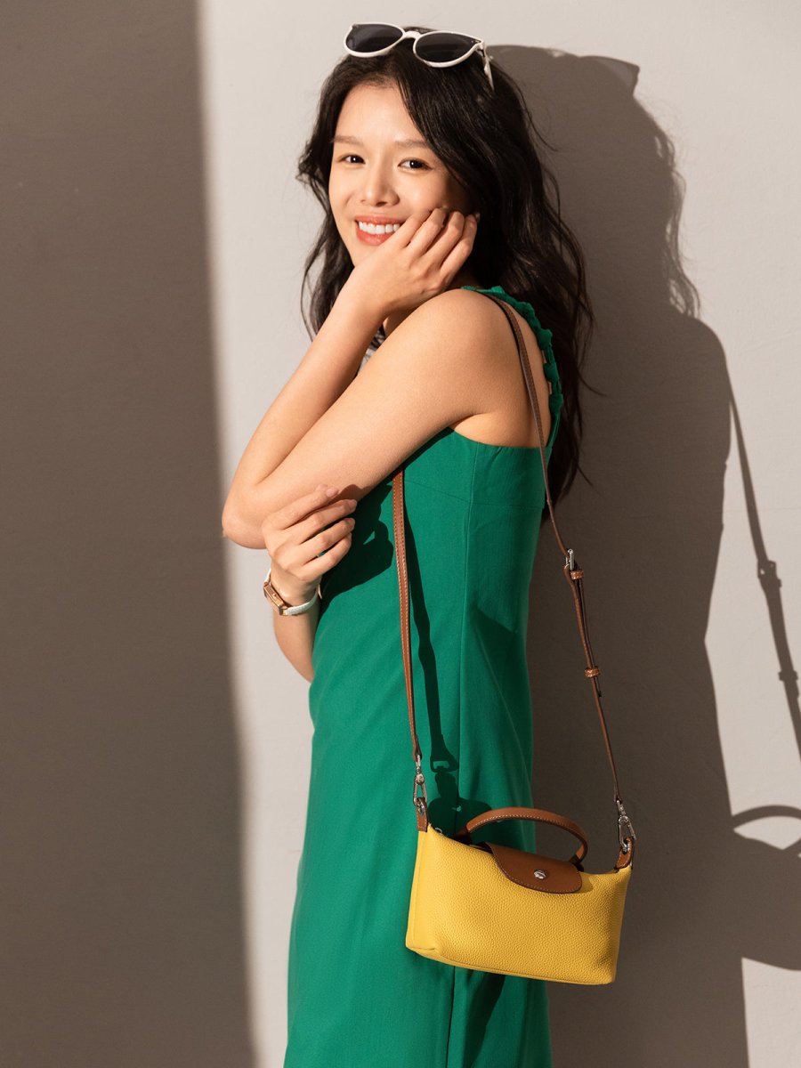 Classic Waterproof Pouch Top Handle Bag – Pebbled Leather Mini Tote with Contrasting Trim & Convertible Strap
