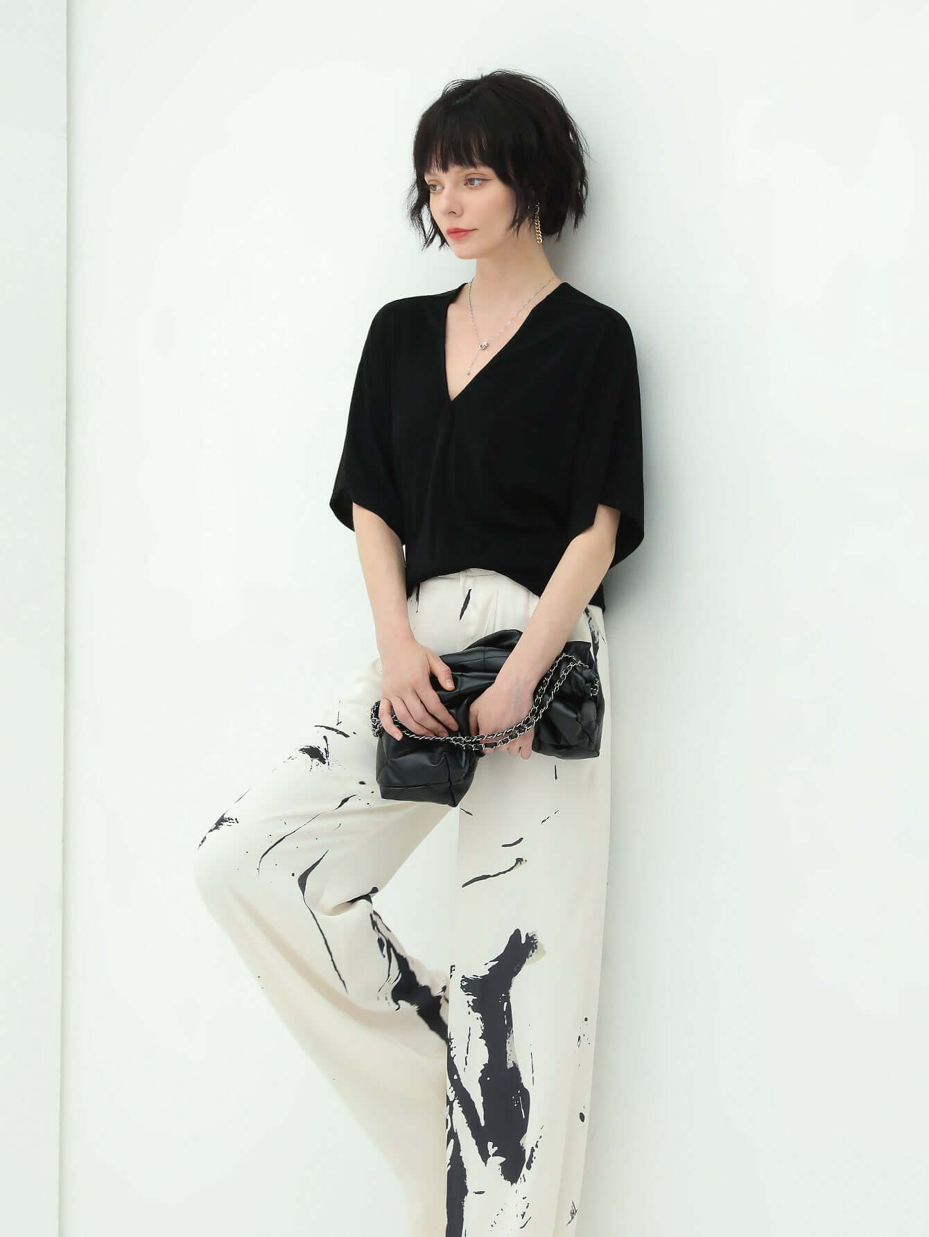 deep v neck black knit top all black 3