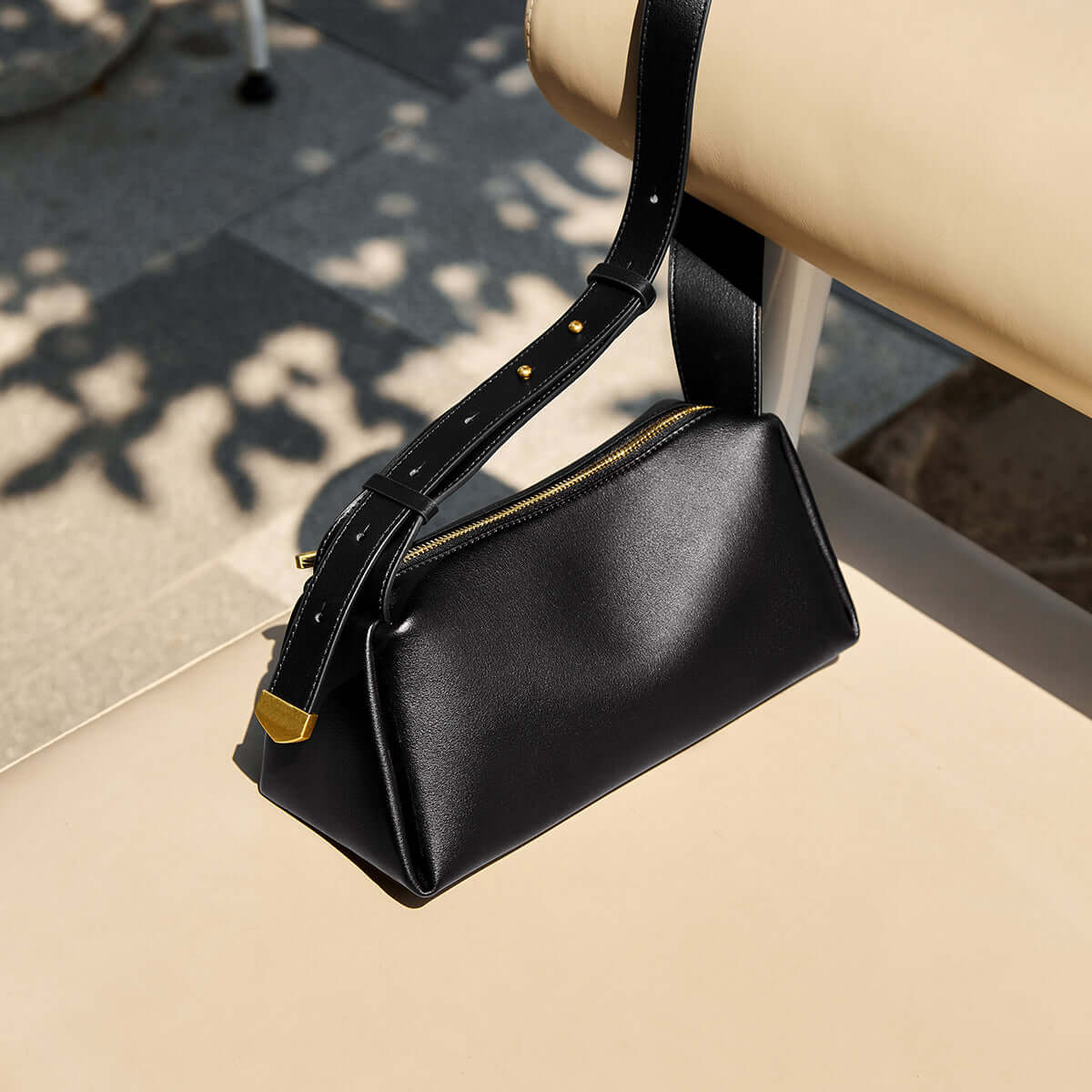 essentials only baguette shoulder bag black 5