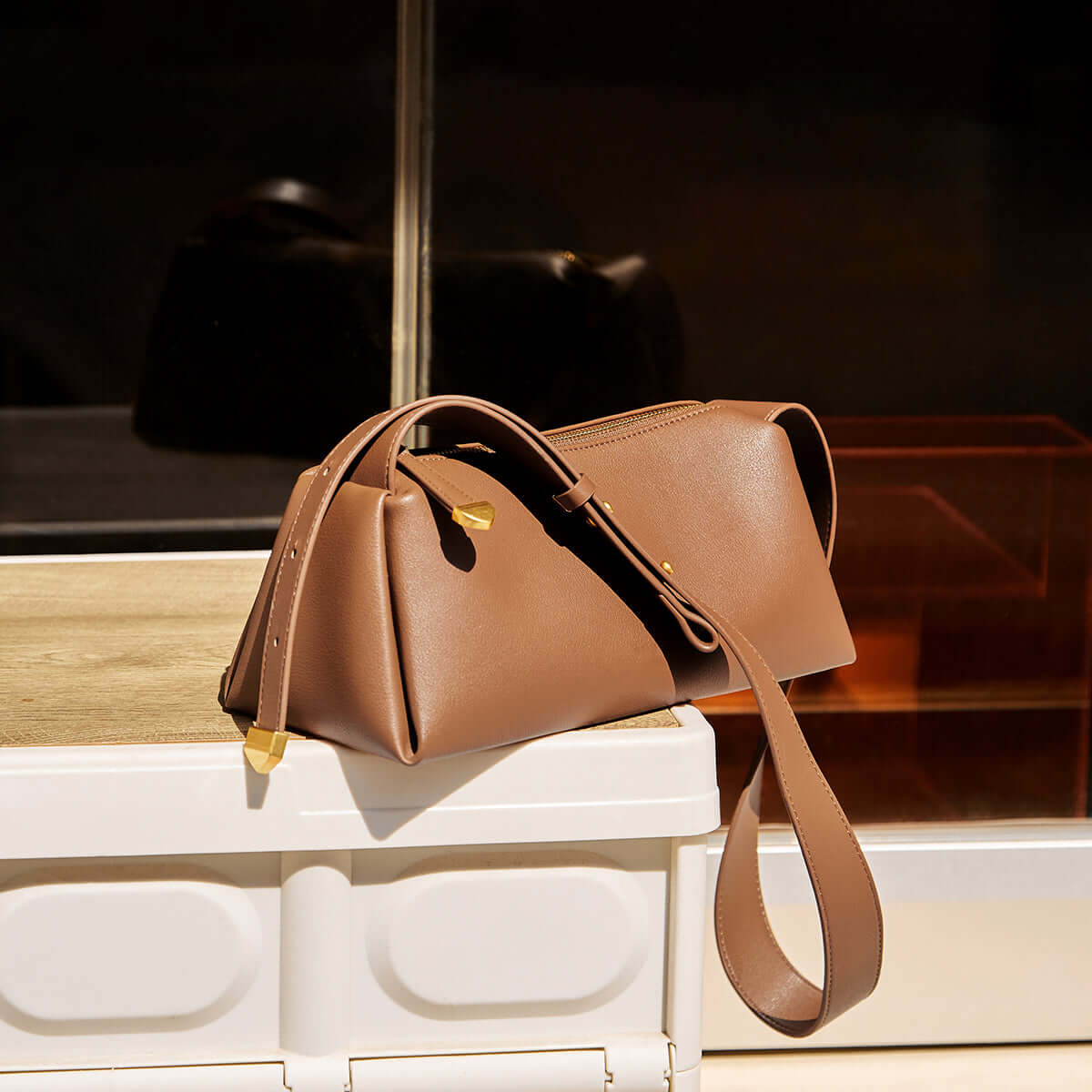 essentials only baguette shoulder bag brown 3