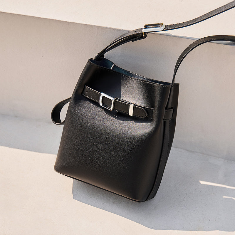everyday crossbody bucket bag black 2