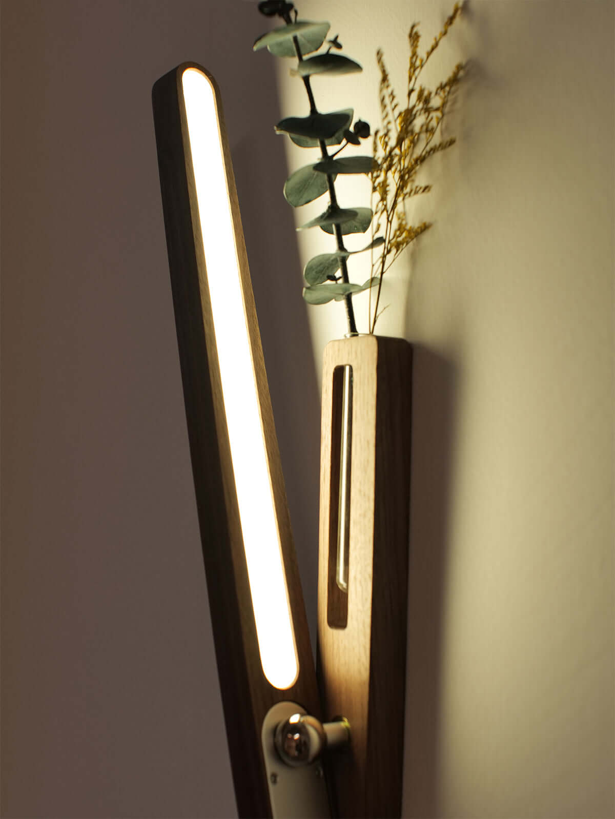 extended-solid-wood-wall-vase-lamp-with-motion-sensor_l_walnut_3.jpg