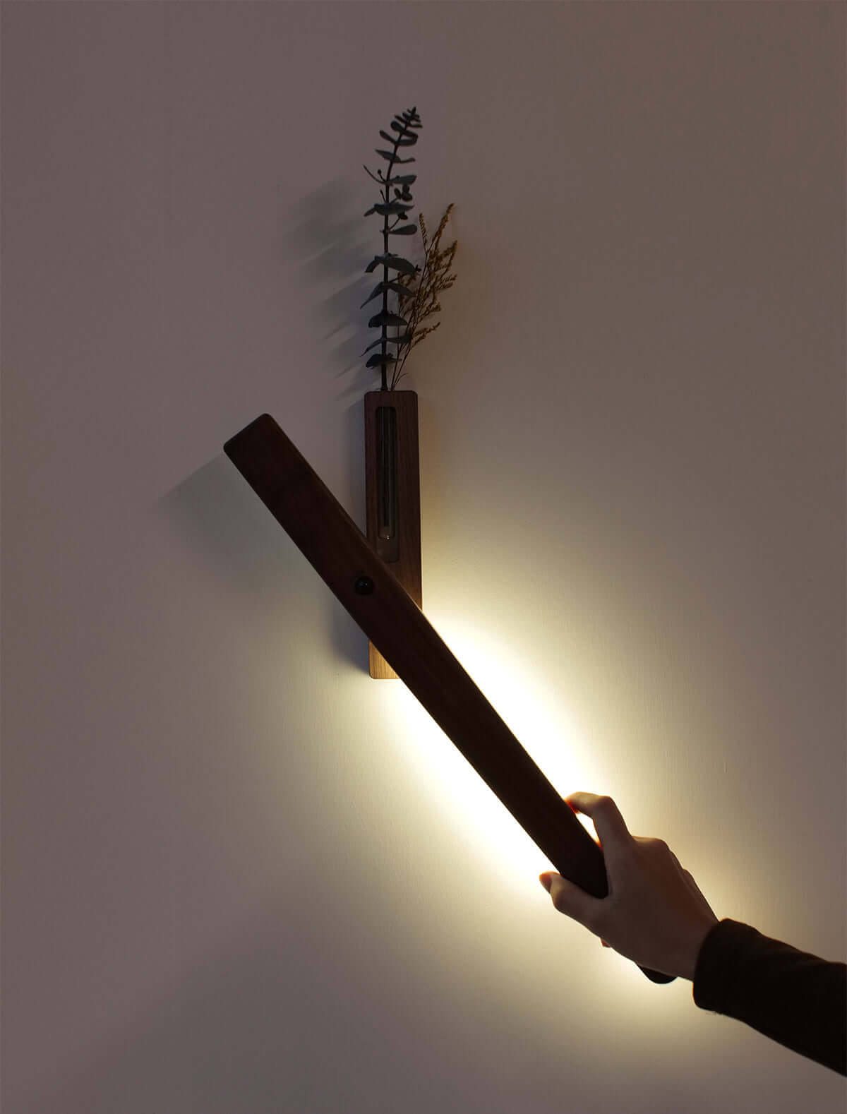 extended-solid-wood-wall-vase-lamp-with-motion-sensor_l_walnut_4.jpg