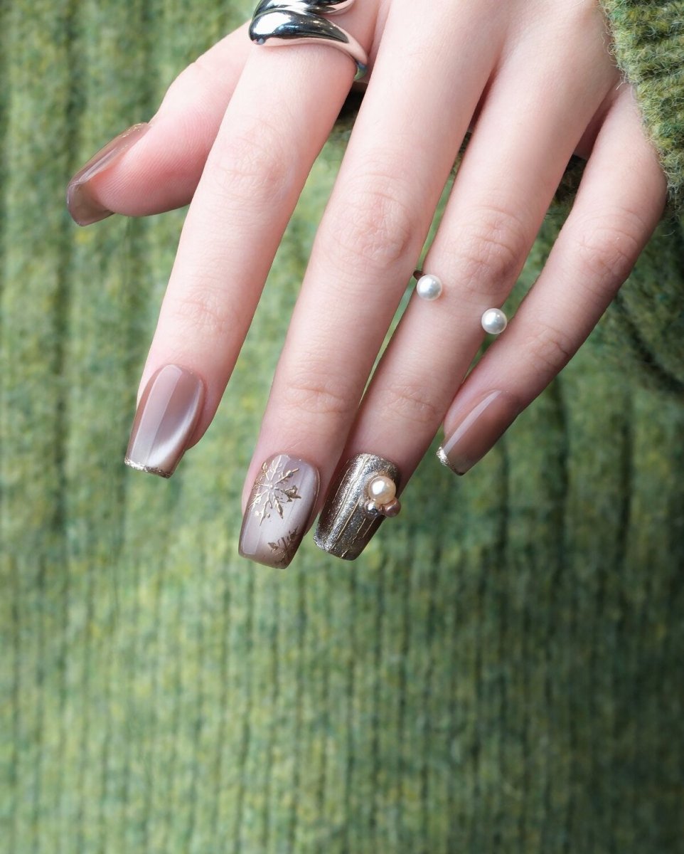 Firework Glow Champagne Cat-Eye Press-On Nails