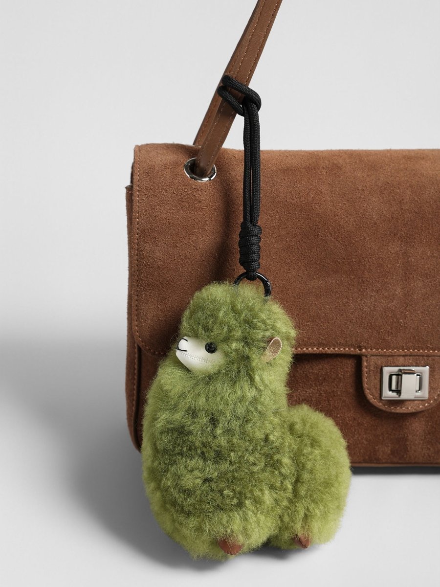 Fluffy Alpaca Bag Charm – Plush Animal Keychain with Rope Loop
