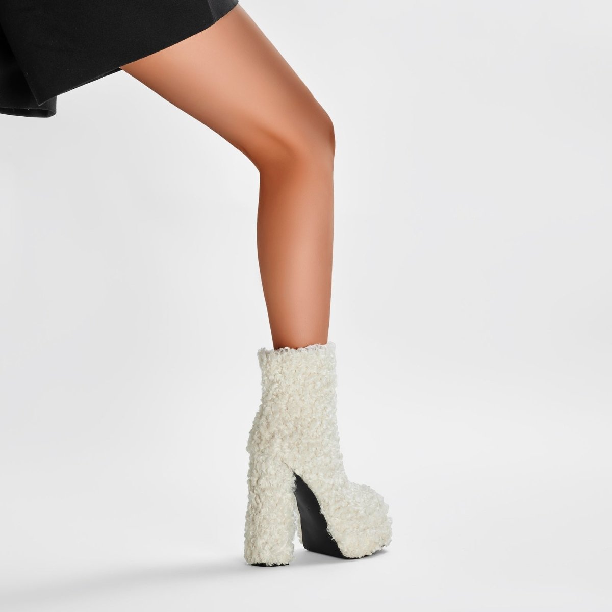 fluffy - white - winter - ankle - boots_all_white_10.jpg