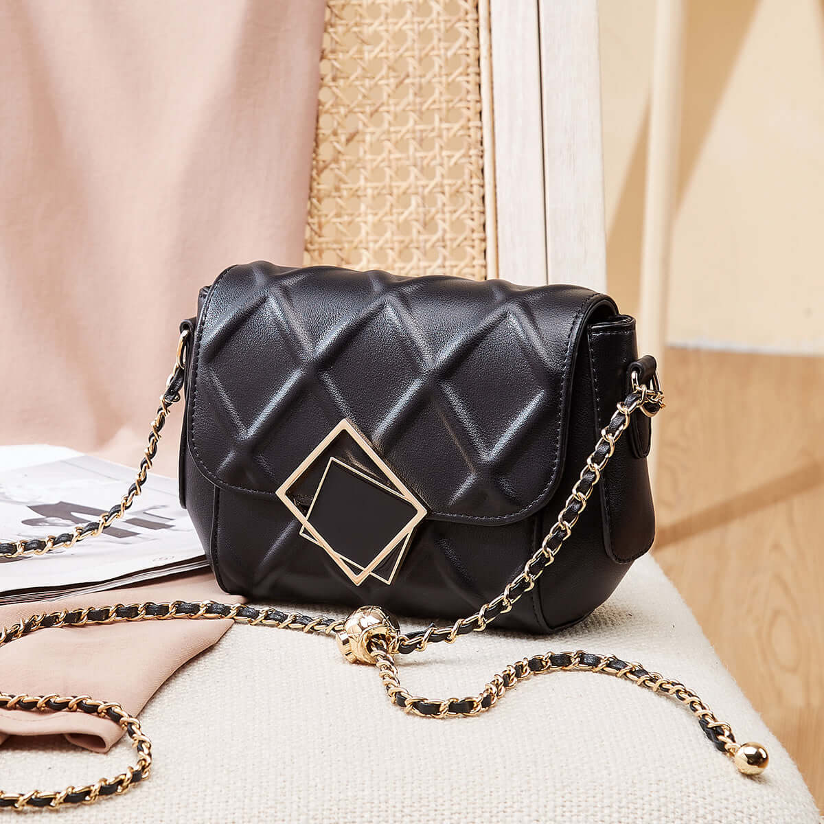 geometric lock quilted shoulder bag black 5