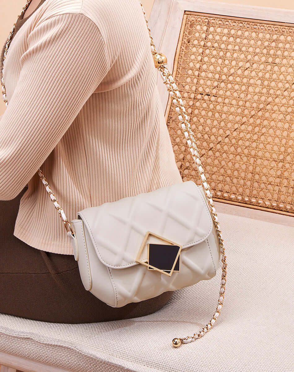 geometric-lock-quilted-shoulder-bag_white_6.jpg