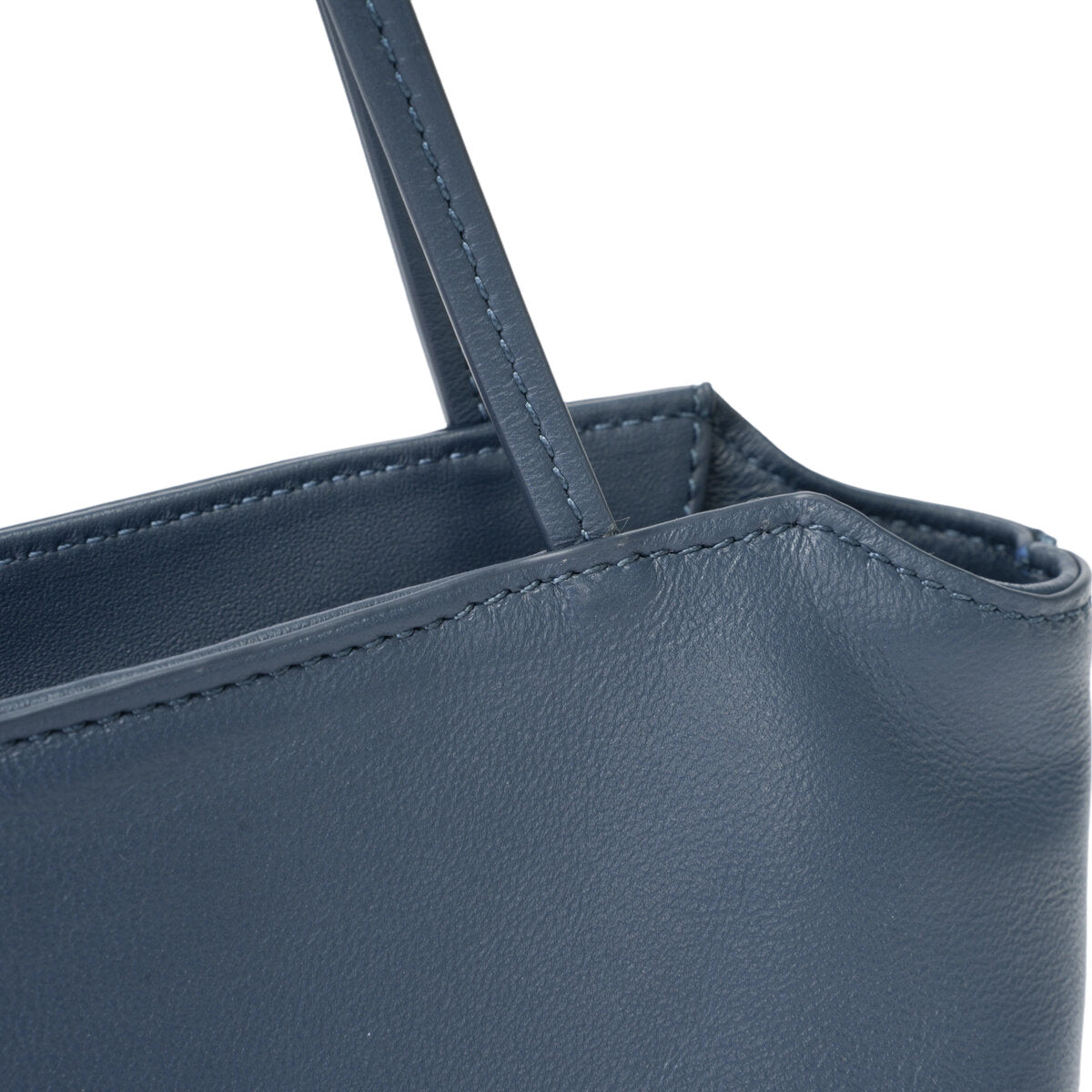 Goatskin Leather Trapezoid Shoulder Bag – Ultra-Lightweight Minimalist Underarm Purse