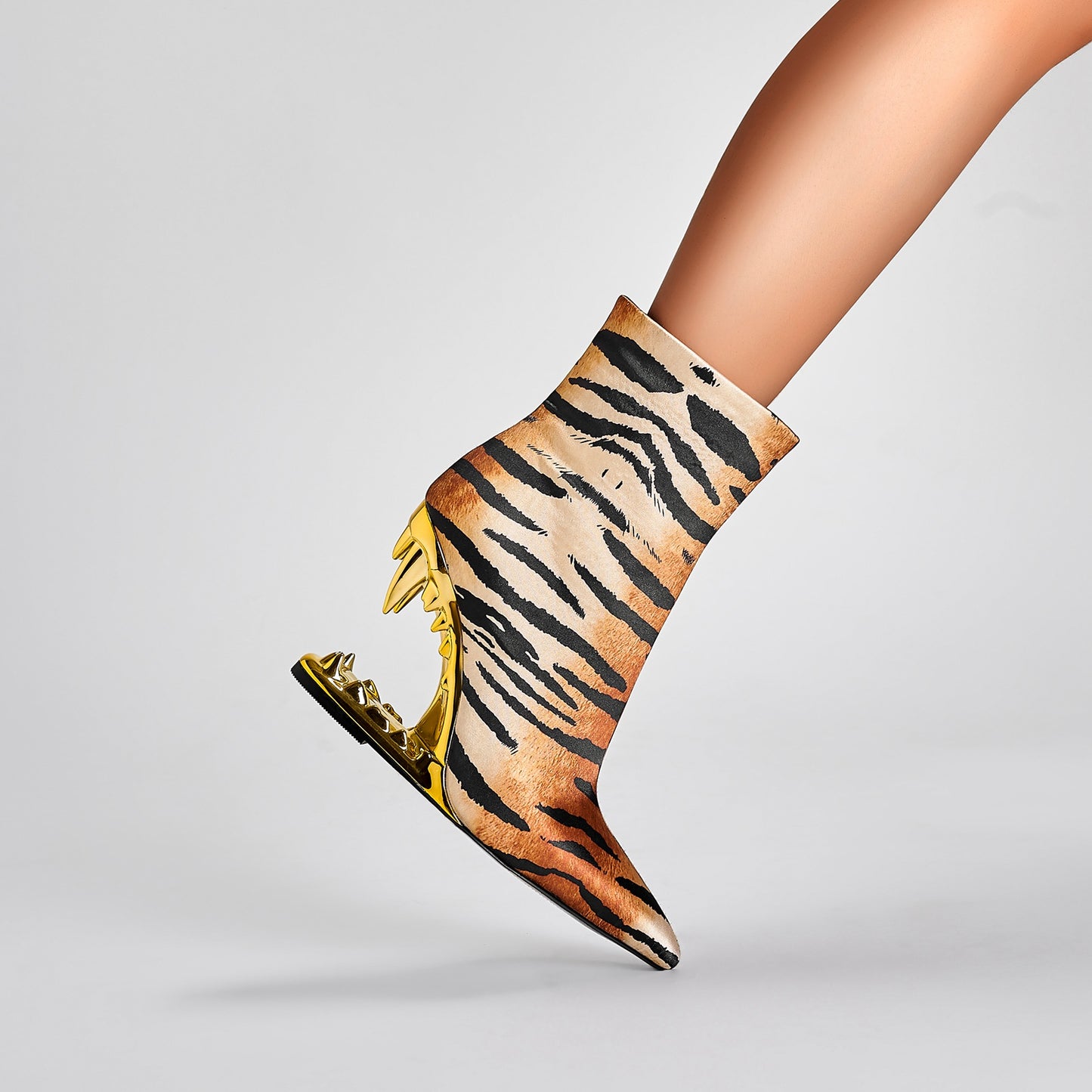 golden-tiger-bite-heel-ankle-boots_all_gold_10.jpg