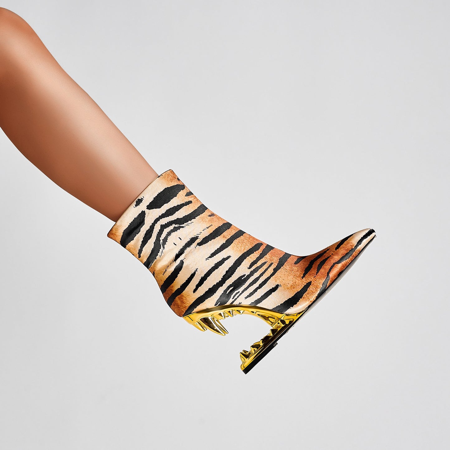 golden-tiger-bite-heel-ankle-boots_all_gold_11.jpg