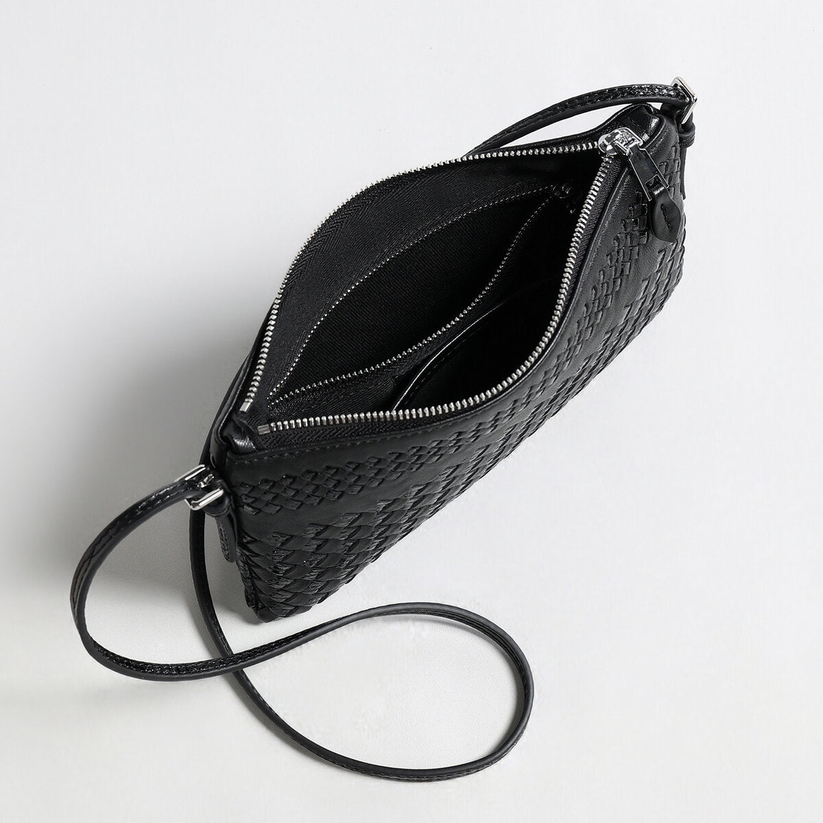 Hand-Woven Sheepskin Leather Shoulder Bag – Two-Tone Intrecciato Weave
